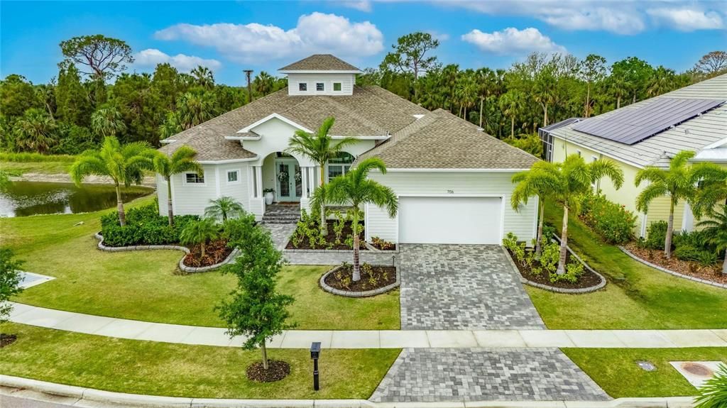 合同活跃: $898,000 (4 贝兹, 3 浴室, 2526 平方英尺)