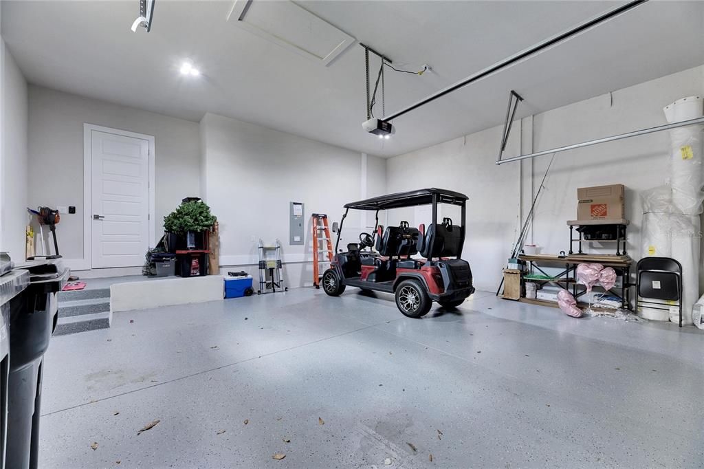 合同活跃: $898,000 (4 贝兹, 3 浴室, 2526 平方英尺)