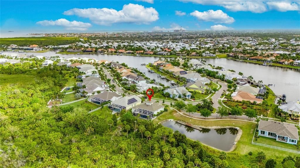 合同活跃: $898,000 (4 贝兹, 3 浴室, 2526 平方英尺)