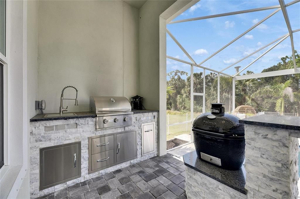 合同活跃: $898,000 (4 贝兹, 3 浴室, 2526 平方英尺)