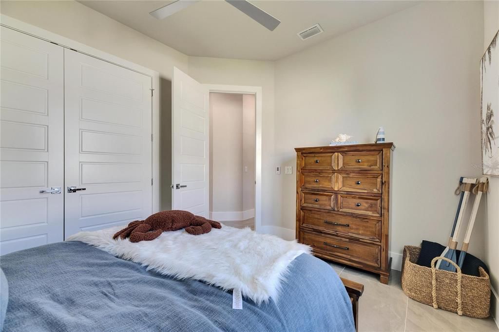 合同活跃: $898,000 (4 贝兹, 3 浴室, 2526 平方英尺)