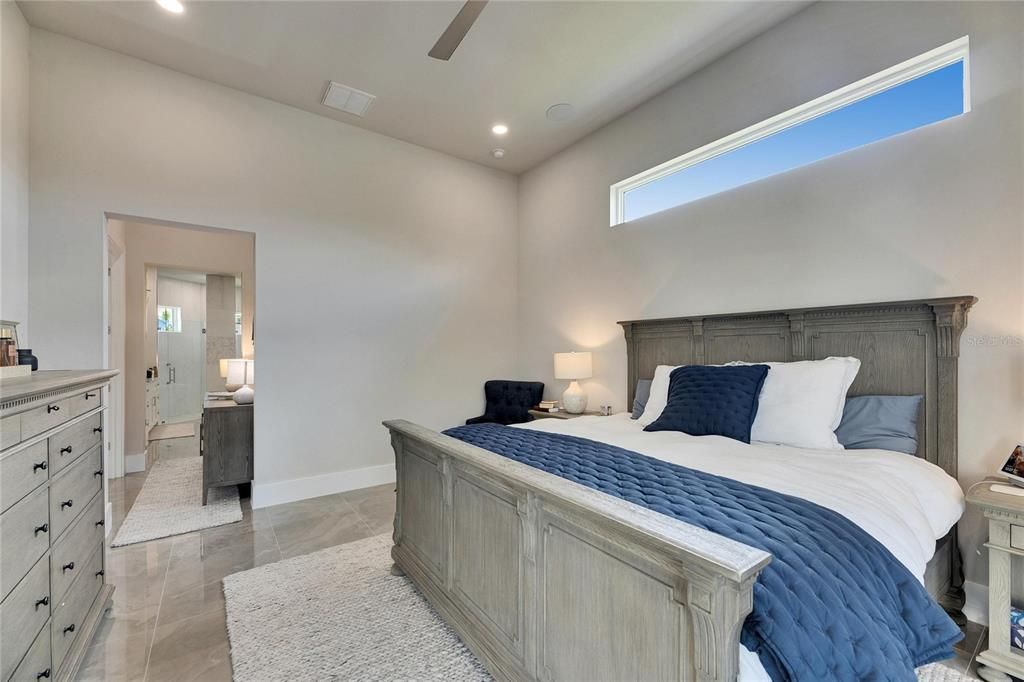 合同活跃: $898,000 (4 贝兹, 3 浴室, 2526 平方英尺)