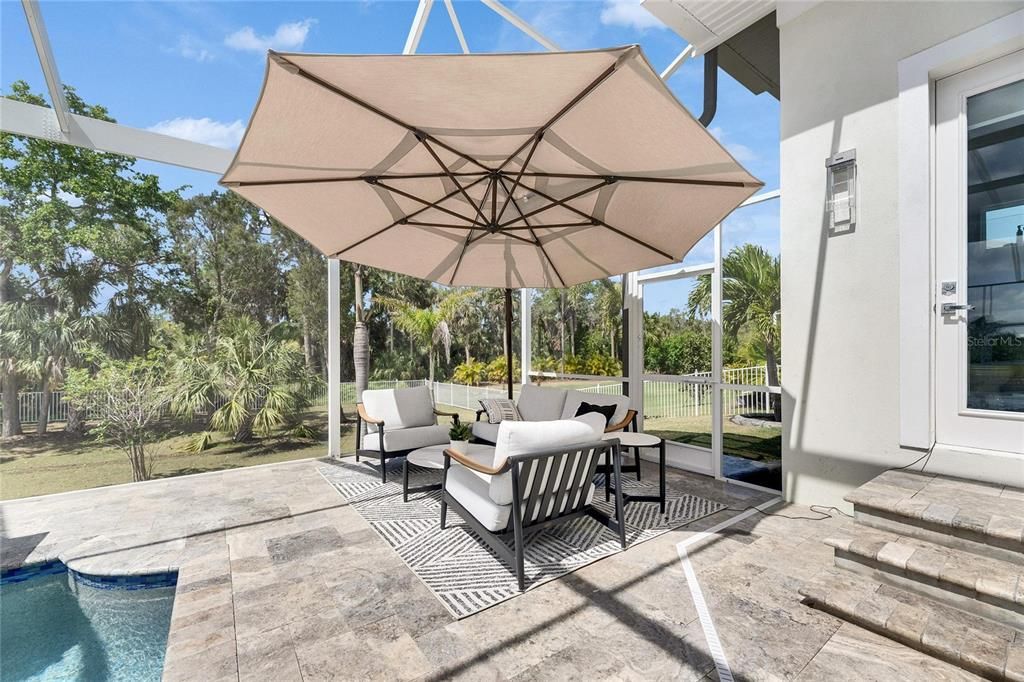 合同活跃: $898,000 (4 贝兹, 3 浴室, 2526 平方英尺)