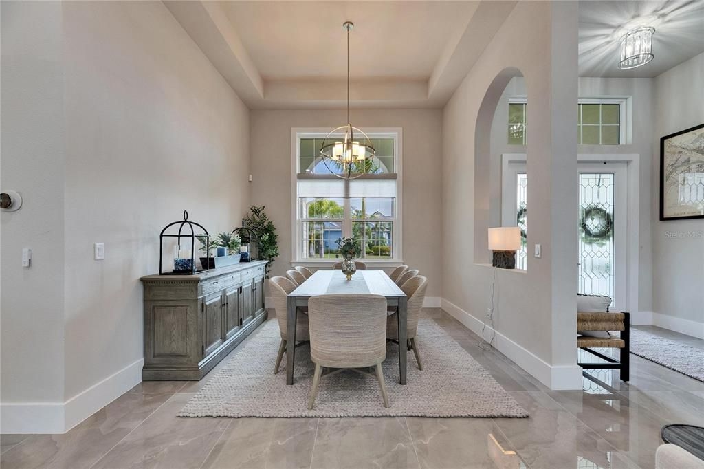 合同活跃: $898,000 (4 贝兹, 3 浴室, 2526 平方英尺)