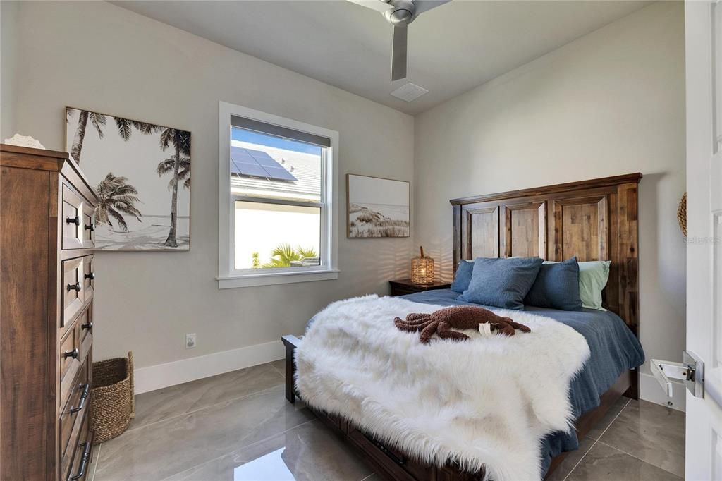 合同活跃: $898,000 (4 贝兹, 3 浴室, 2526 平方英尺)