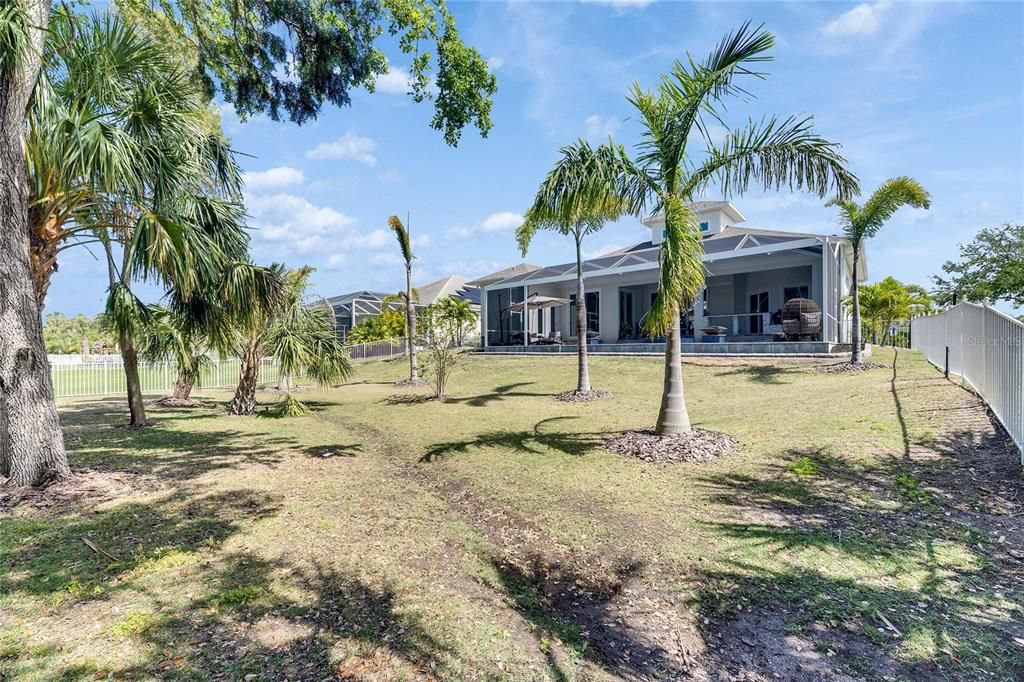 合同活跃: $898,000 (4 贝兹, 3 浴室, 2526 平方英尺)