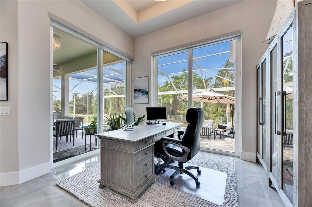 合同活跃: $898,000 (4 贝兹, 3 浴室, 2526 平方英尺)