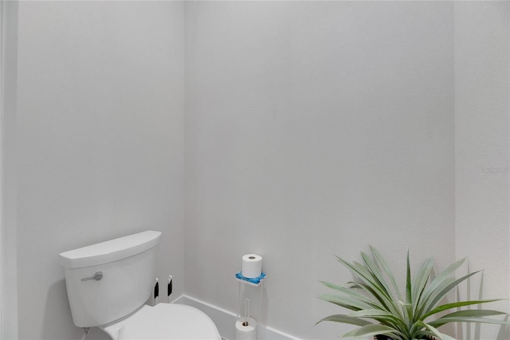 合同活跃: $898,000 (4 贝兹, 3 浴室, 2526 平方英尺)