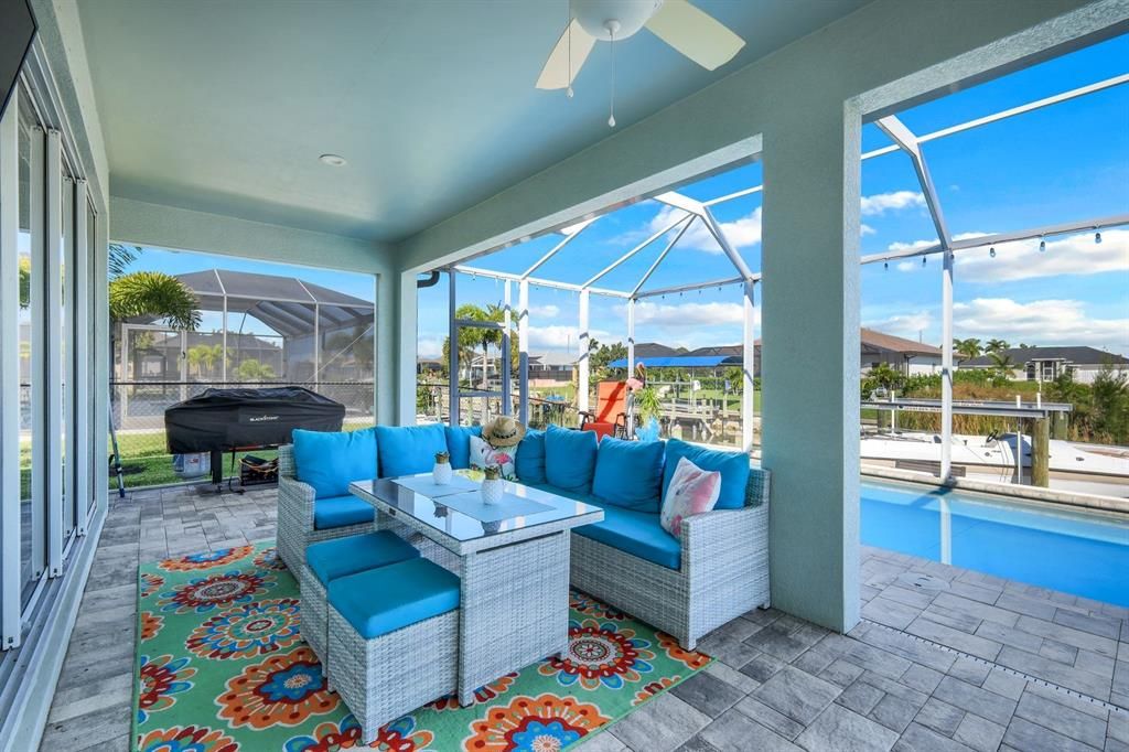 Activo con contrato: $679,900 (3 camas, 2 baños, 1925 Pies cuadrados)