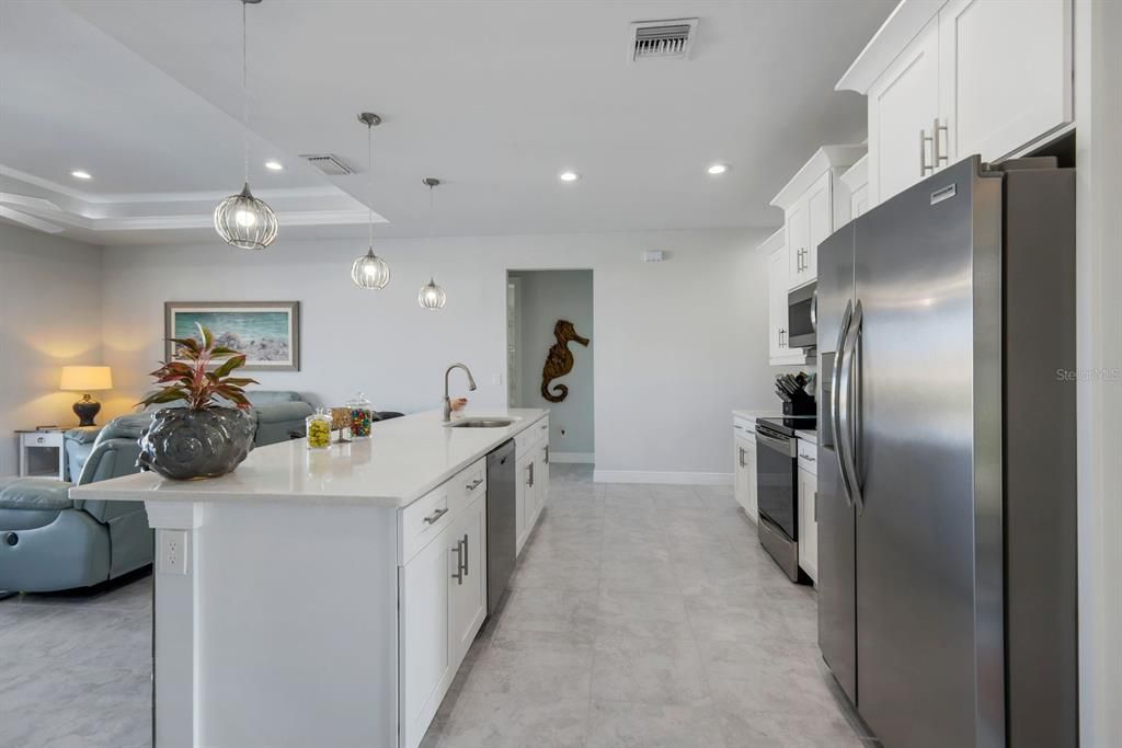 Activo con contrato: $679,900 (3 camas, 2 baños, 1925 Pies cuadrados)