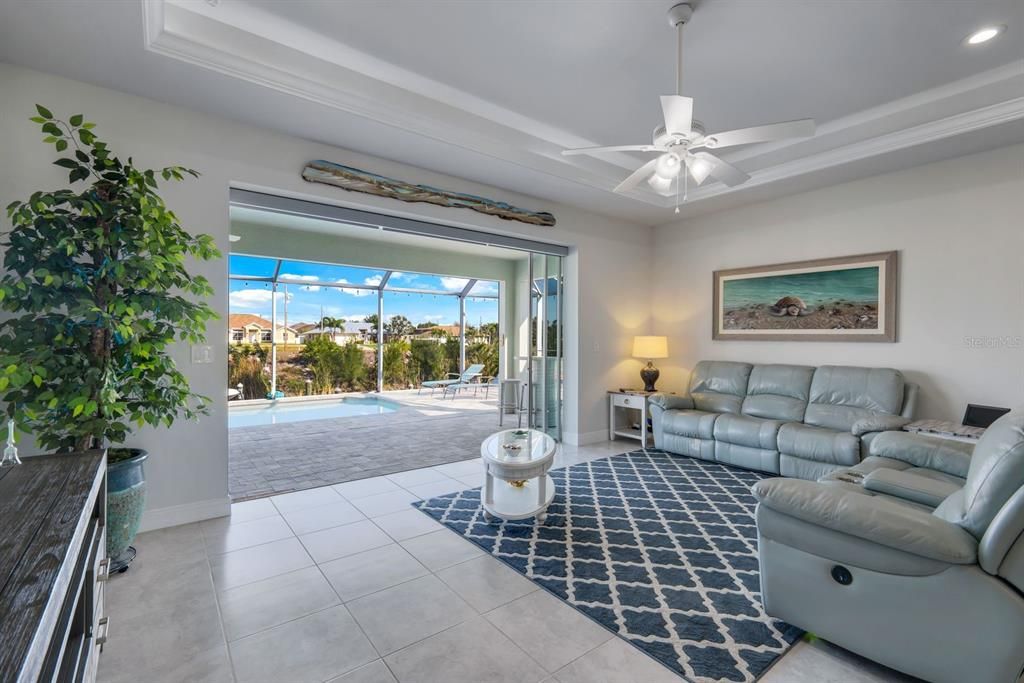 Activo con contrato: $679,900 (3 camas, 2 baños, 1925 Pies cuadrados)