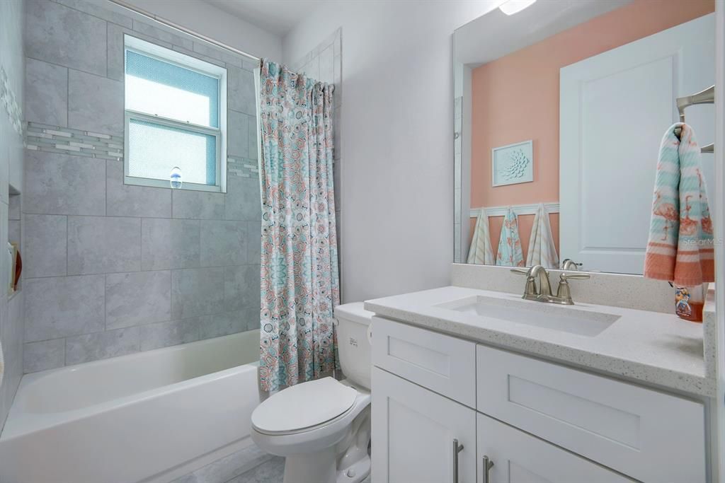 Activo con contrato: $679,900 (3 camas, 2 baños, 1925 Pies cuadrados)