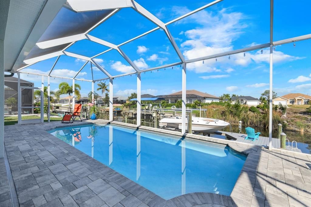 Activo con contrato: $679,900 (3 camas, 2 baños, 1925 Pies cuadrados)