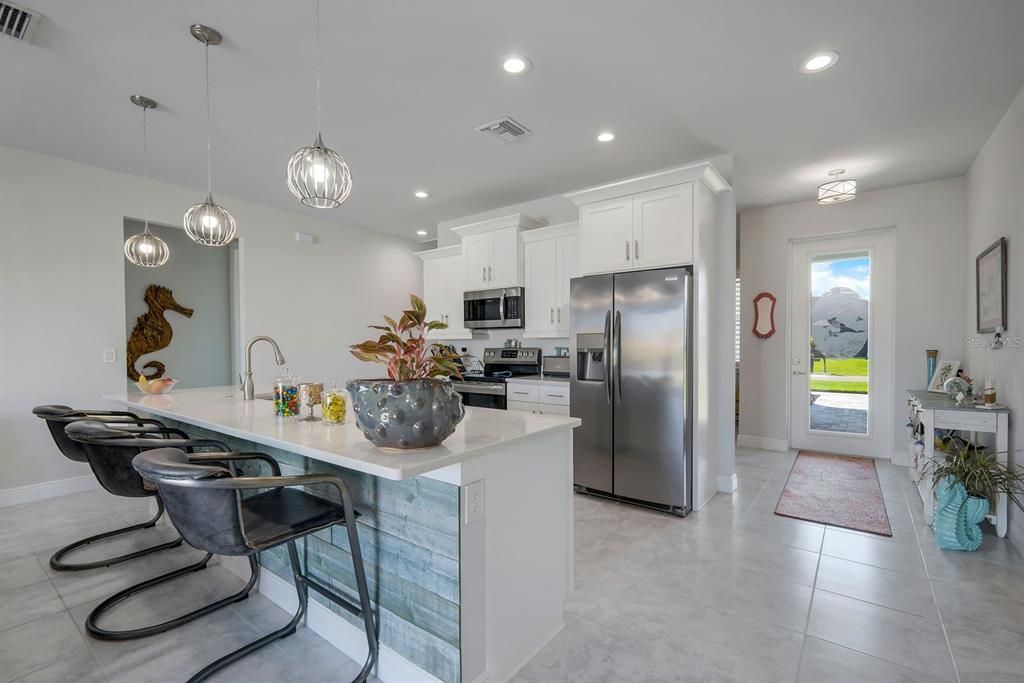 Activo con contrato: $679,900 (3 camas, 2 baños, 1925 Pies cuadrados)