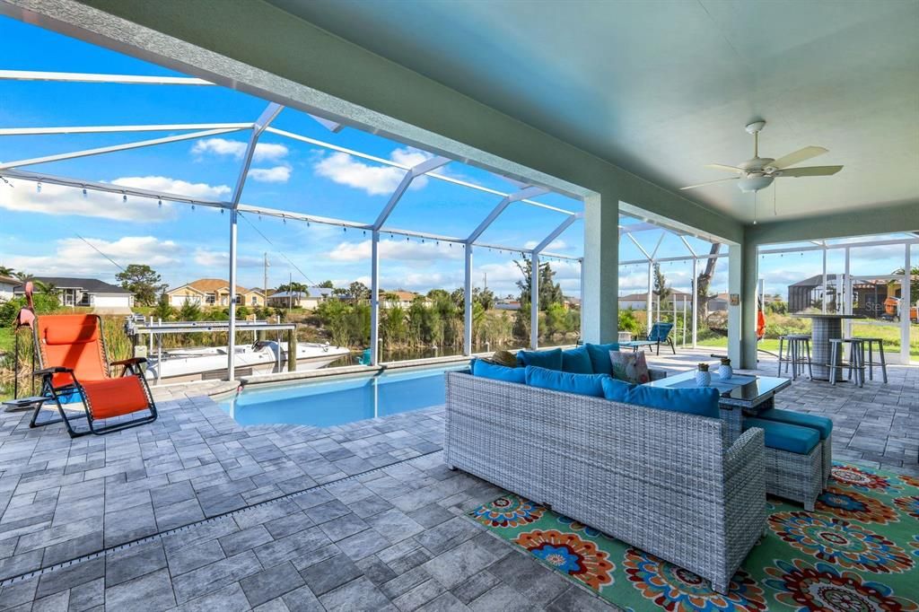 Activo con contrato: $679,900 (3 camas, 2 baños, 1925 Pies cuadrados)