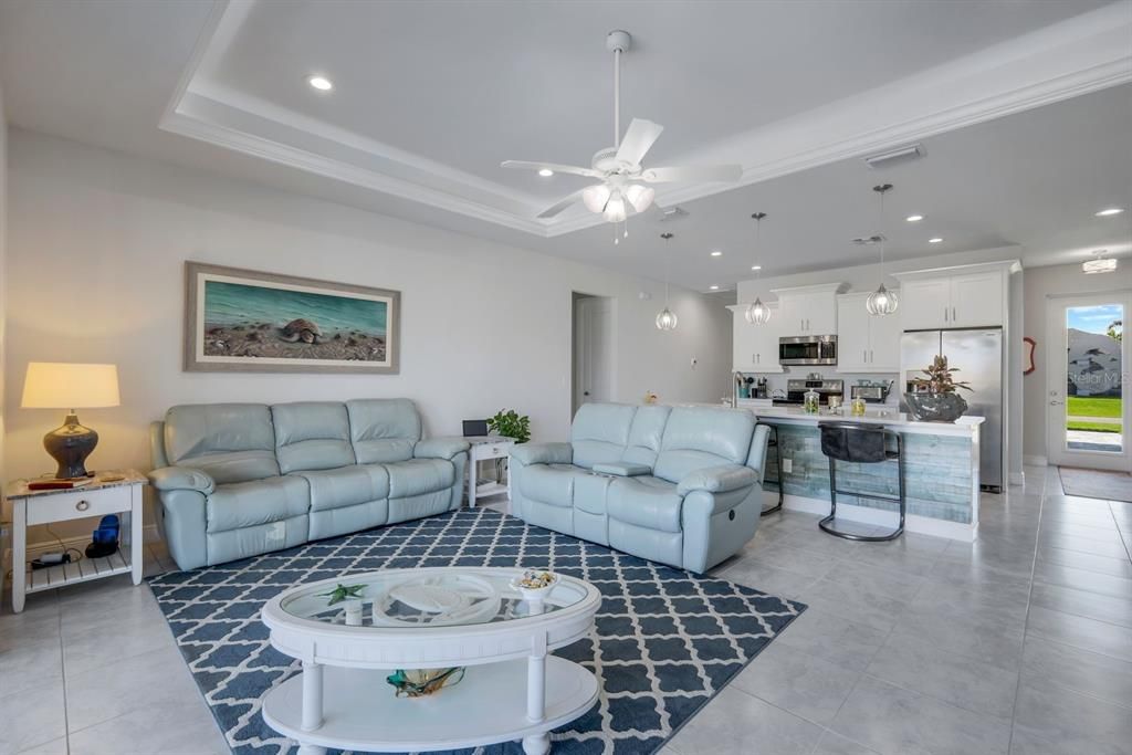 Activo con contrato: $679,900 (3 camas, 2 baños, 1925 Pies cuadrados)