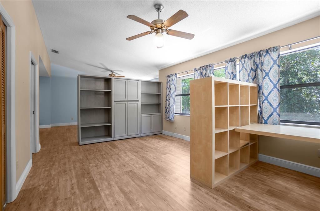 На продажу: $425,000 (3 спален, 2 ванн, 1982 Квадратных фут)