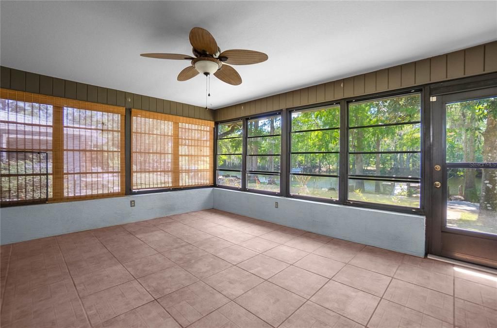 На продажу: $425,000 (3 спален, 2 ванн, 1982 Квадратных фут)