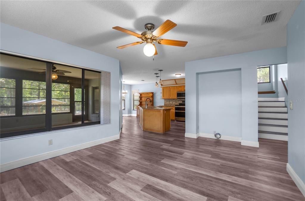 На продажу: $425,000 (3 спален, 2 ванн, 1982 Квадратных фут)