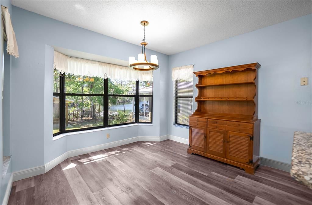 На продажу: $425,000 (3 спален, 2 ванн, 1982 Квадратных фут)