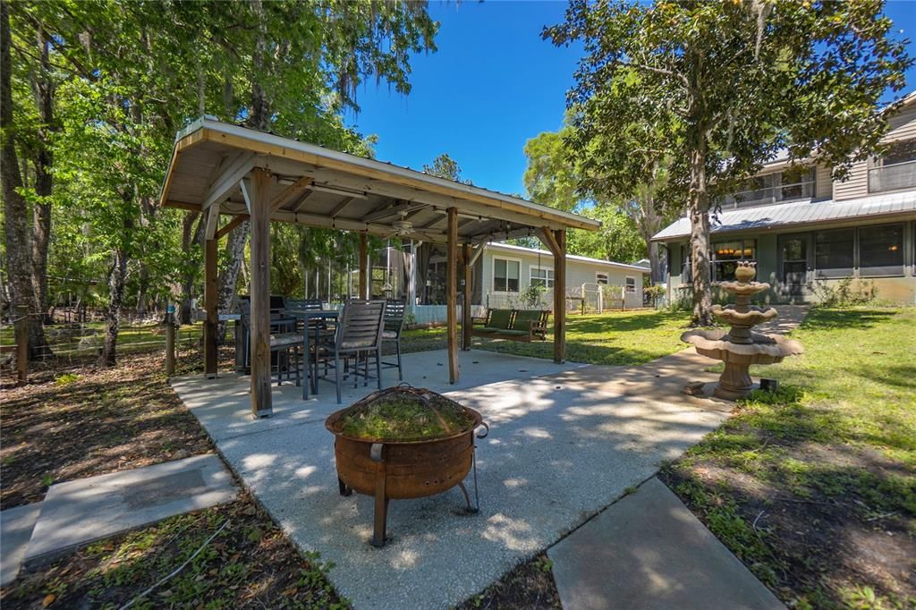 На продажу: $425,000 (3 спален, 2 ванн, 1982 Квадратных фут)