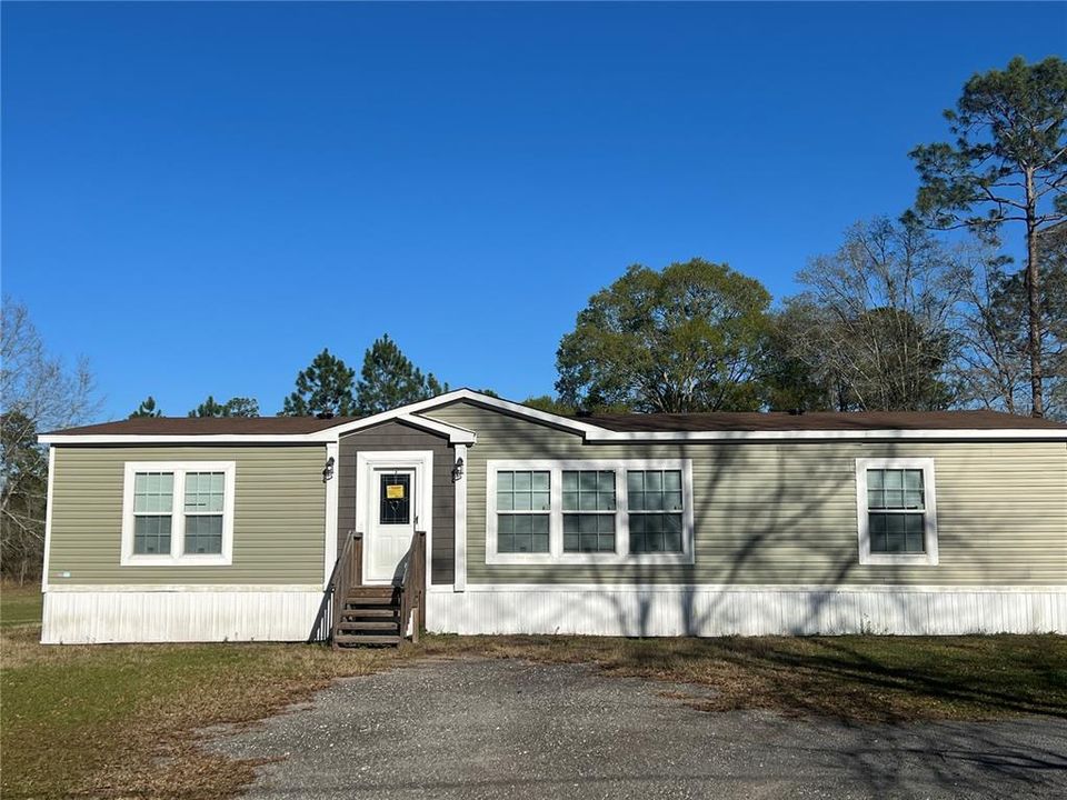 Vendido Recientemente: $229,900 (3 camas, 2 baños, 1800 Pies cuadrados)