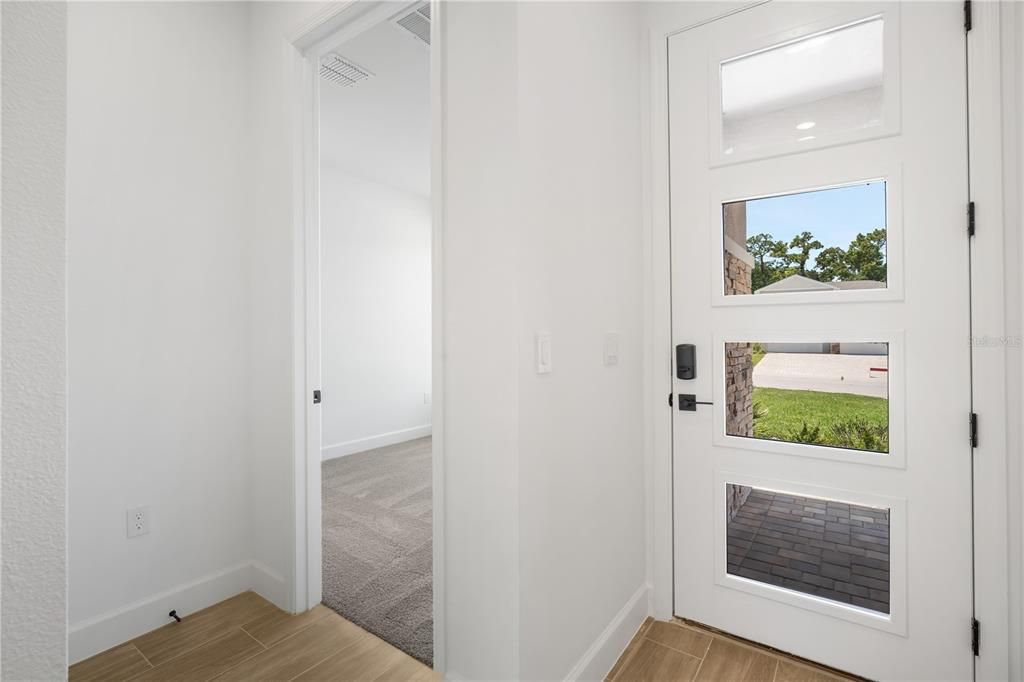 Под контрактом: $424,999 (4 спален, 2 ванн, 1919 Квадратных фут)