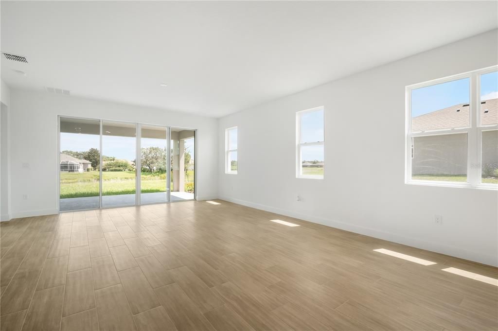 Под контрактом: $424,999 (4 спален, 2 ванн, 1919 Квадратных фут)