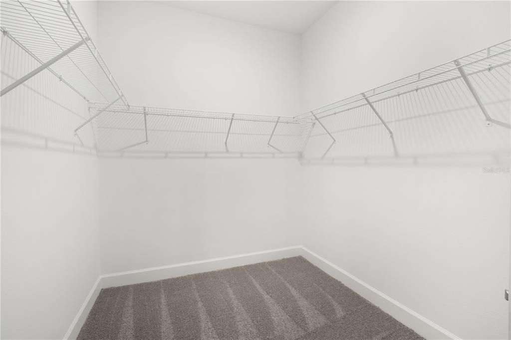 Под контрактом: $424,999 (4 спален, 2 ванн, 1919 Квадратных фут)