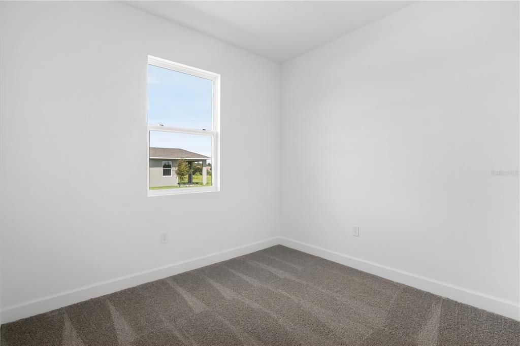 Под контрактом: $424,999 (4 спален, 2 ванн, 1919 Квадратных фут)