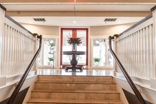 Под контрактом: $424,999 (4 спален, 2 ванн, 1919 Квадратных фут)