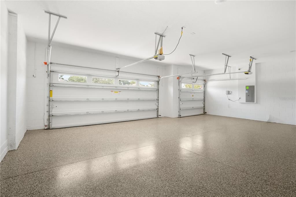 Под контрактом: $424,999 (4 спален, 2 ванн, 1919 Квадратных фут)