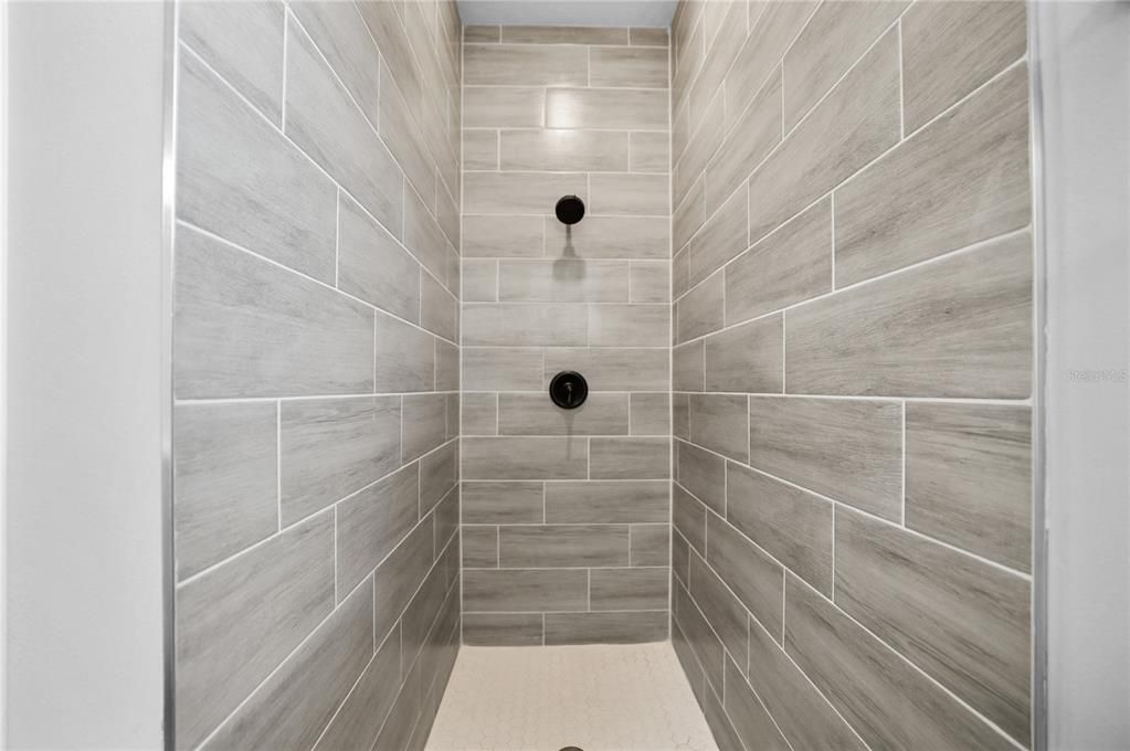 Active With Contract: $299,999 (4 beds, 2 baths, 1674 Square Feet)