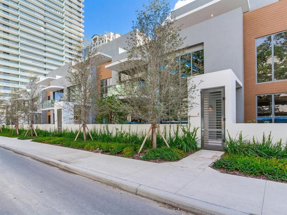 出租: $18,500 (3 贝兹, 4 浴室, 3605 平方英尺)