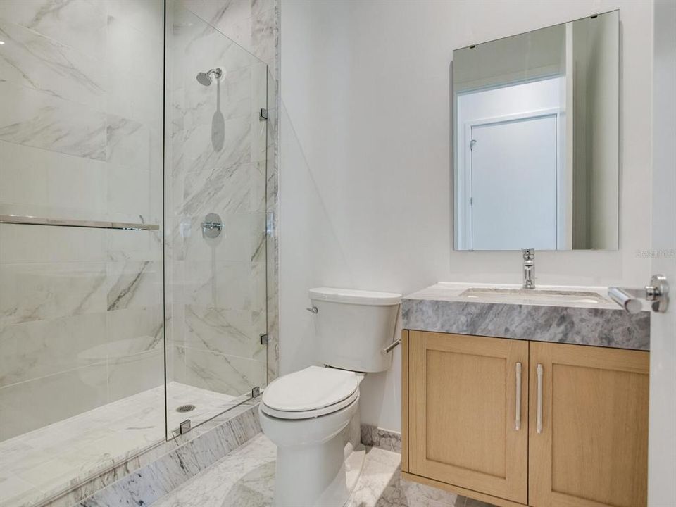 出租: $18,500 (3 贝兹, 4 浴室, 3605 平方英尺)