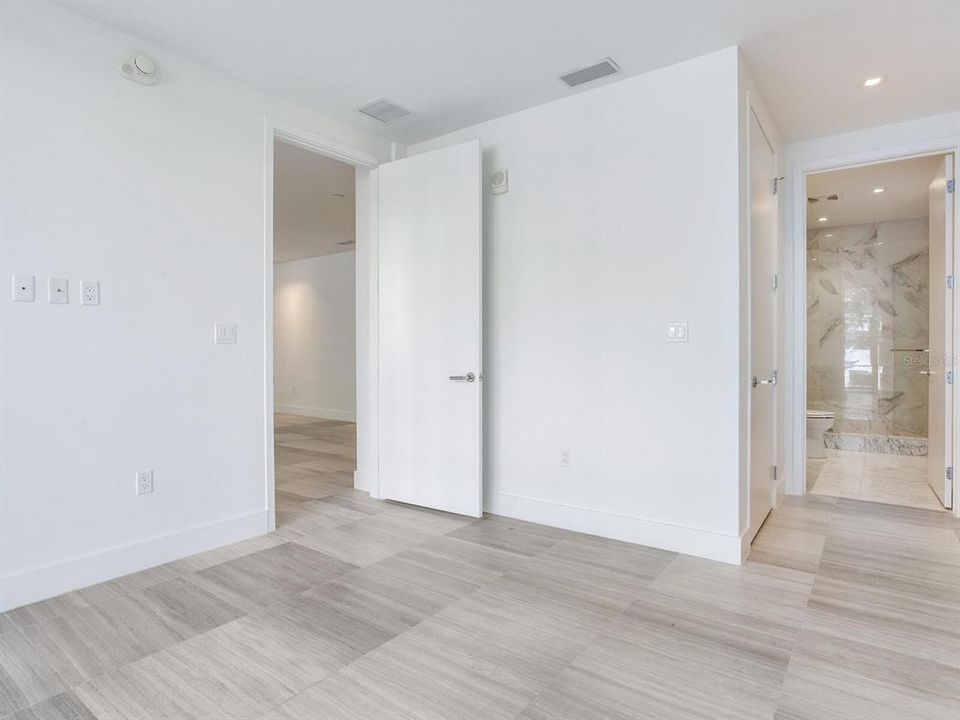 出租: $18,500 (3 贝兹, 4 浴室, 3605 平方英尺)