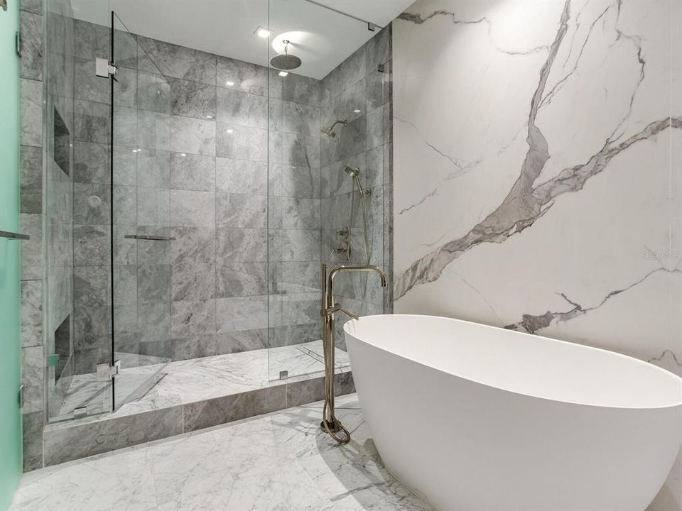 出租: $18,500 (3 贝兹, 4 浴室, 3605 平方英尺)