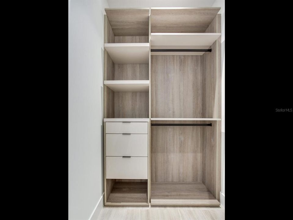 出租: $18,500 (3 贝兹, 4 浴室, 3605 平方英尺)