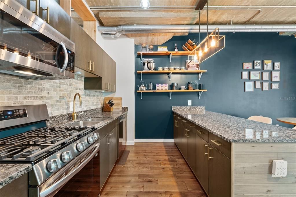 待售: $375,000 (1 贝兹, 1 浴室, 1021 平方英尺)