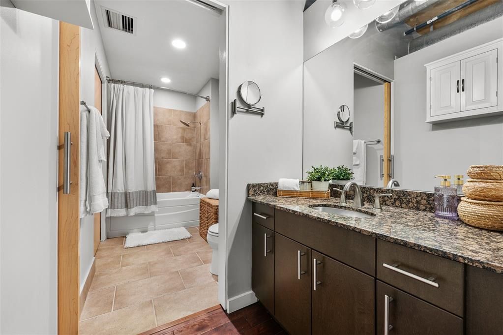 待售: $375,000 (1 贝兹, 1 浴室, 1021 平方英尺)