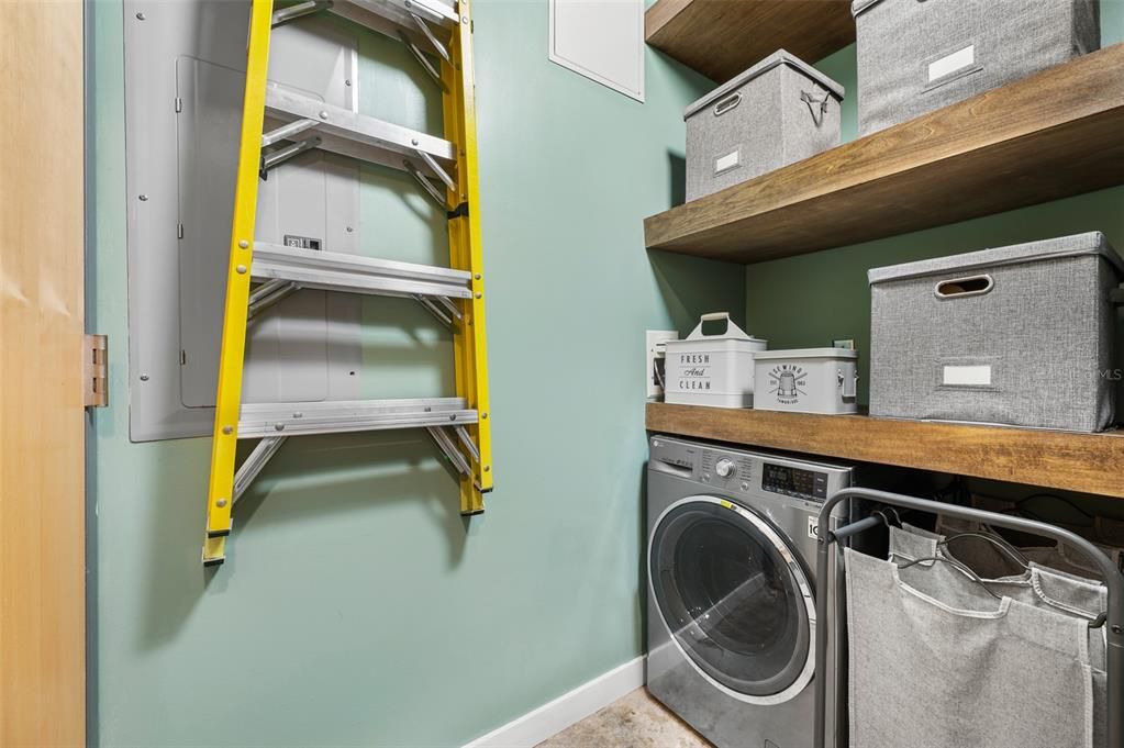 待售: $375,000 (1 贝兹, 1 浴室, 1021 平方英尺)