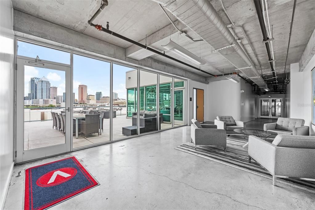 待售: $375,000 (1 贝兹, 1 浴室, 1021 平方英尺)