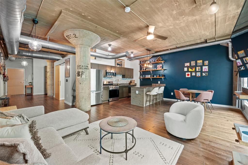 待售: $375,000 (1 贝兹, 1 浴室, 1021 平方英尺)