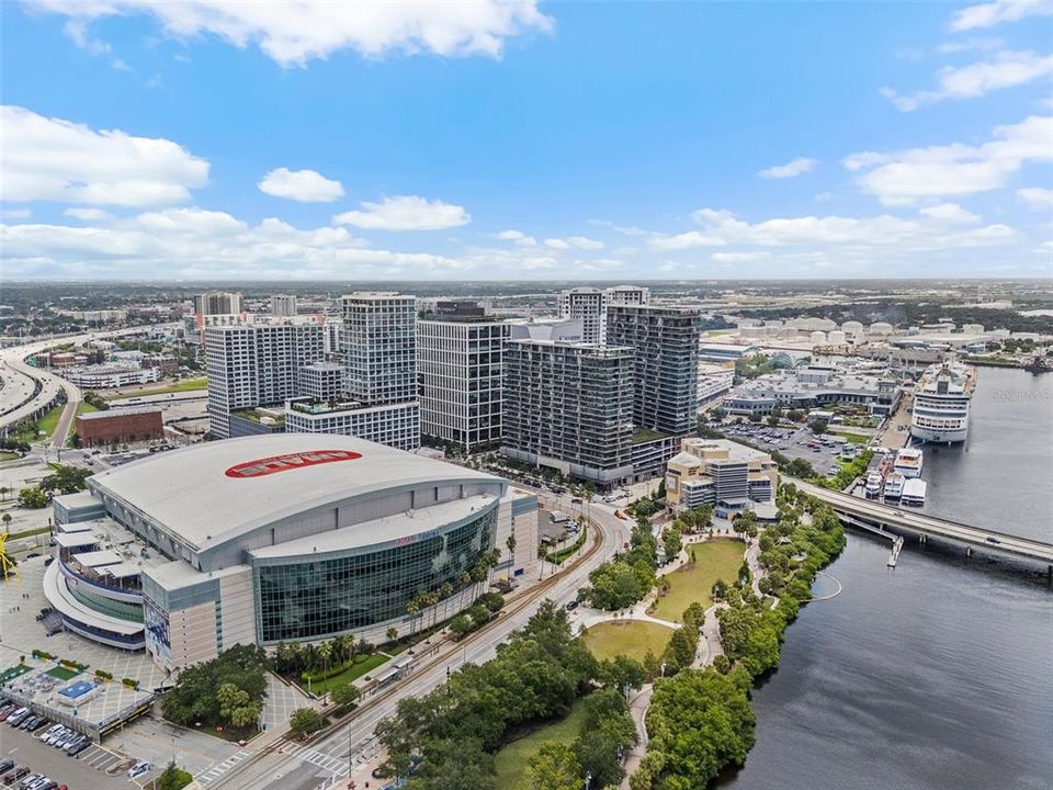 待售: $375,000 (1 贝兹, 1 浴室, 1021 平方英尺)