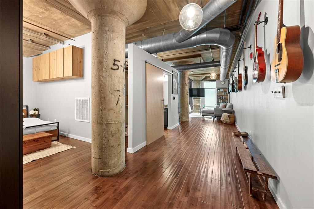 待售: $375,000 (1 贝兹, 1 浴室, 1021 平方英尺)