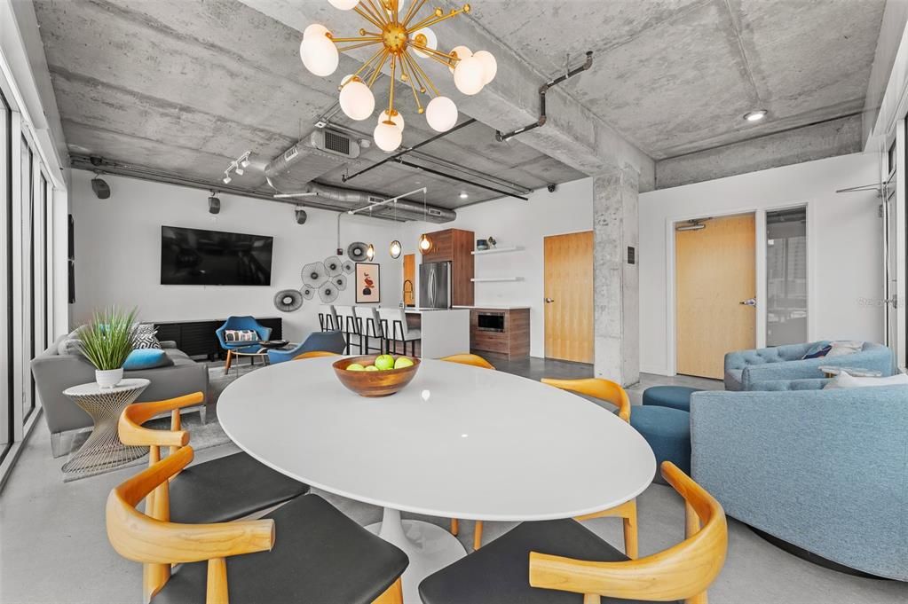 待售: $375,000 (1 贝兹, 1 浴室, 1021 平方英尺)