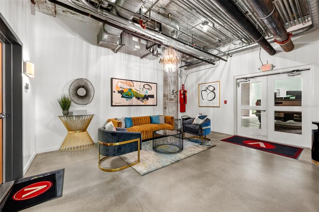 待售: $375,000 (1 贝兹, 1 浴室, 1021 平方英尺)