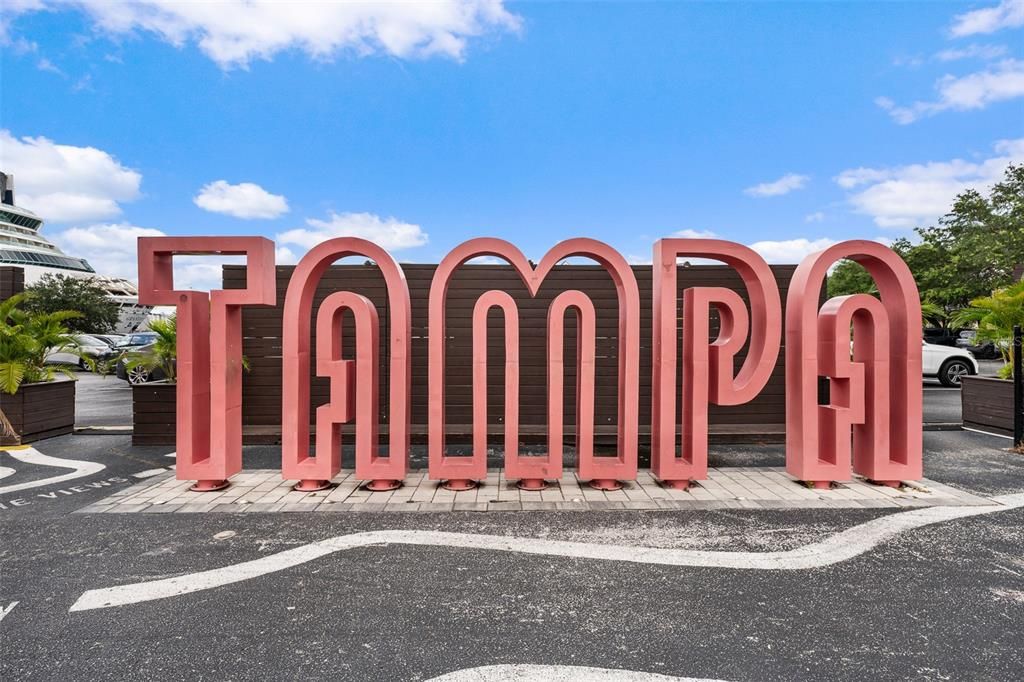 待售: $375,000 (1 贝兹, 1 浴室, 1021 平方英尺)