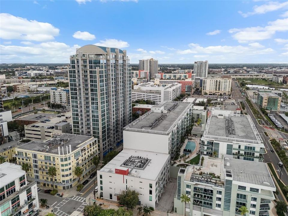 待售: $375,000 (1 贝兹, 1 浴室, 1021 平方英尺)