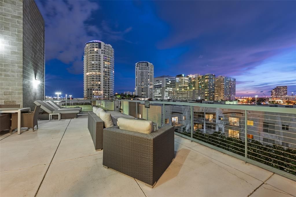 待售: $375,000 (1 贝兹, 1 浴室, 1021 平方英尺)